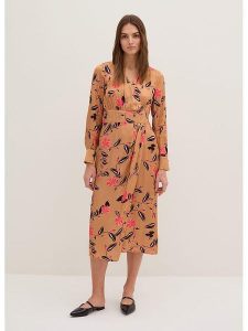 STEFANEL Sukienka w kolorze jasnobrązowo-jasnoróżowym rozmiar: 36. Brązowe sukienki Stefanel, bez wzorów, z wiskozy, bez kołnierzyka, bez ramiączek, midi. Za 347,99 zł.
