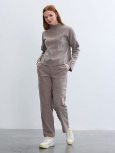 BGN Koszulka w kolorze szarobrązowym rozmiar: 34. Brązowe bluzki BGN, bez wzorów, bez kołnierzyka, bez ramiączek. Za 100,99 zł.