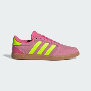 Buty Breaknet Sleek. Czerwone buty trekkingowe ADIDAS, bez zapięcia. W wyprzedaży za 181,30 zł.
