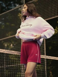 4F Bluza dresowa loose z kapturem damska - różowa S. Czerwone bluzy 4f, s, bez wzorów, z bawełny, z kapturem. Za 169,99 zł.