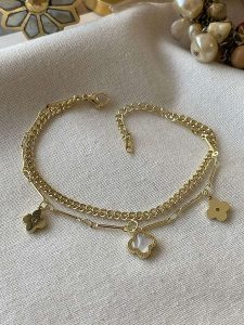 Luseera Pozłacana bransoletka z elementami ozdobnymi rozmiar: onesize. Białe bransoletki Luseera, z perłą, pozłacane. Za 43,99 zł.