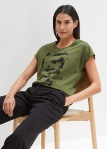 T-shirt. Czarne t-shirty bonprix, bez wzorów, bez kołnierzyka, bez ramiączek. Za 59,99 zł.