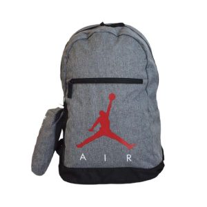 Plecak szkolny Air Jordan School Backpack Grey + Piórnik 9B0503-GEH. Czerwone plecaki Jordan. W wyprzedaży za 179,00 zł.