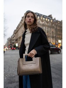 Maison héritage PARIS Skórzana torebka "Jini" w kolorze złotym - 30 x 22 x 10 cm rozmiar: onesize. Żółte torebki klasyczne Maison héritage PARIS, bez wzorów, z materiału, przez ramię, bez dodatków. Za 354,95 zł.