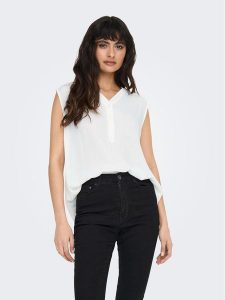 ONLY Bluzka 15213420 Biały Regular Fit. Białe bluzki ONLY, bez wzorów, z wiskozy, bez kołnierzyka, bez ramiączek. Za 49,99 zł.