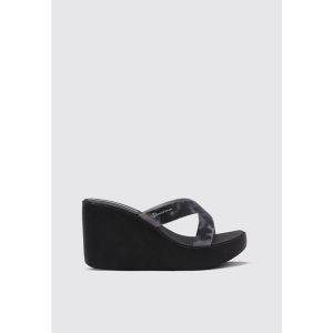 Klapki dla kobiet Ipanema HIGH FASHION SLIDE. Brązowe klapki Ipanema, bez wzorów, bez obcasa. Za 179,00 zł.