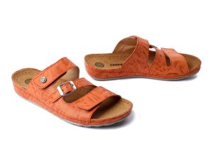 DR. BRINKMANN 700745-62 orange, klapki damskie. Brązowe klapki Dr. Brinkmann, bez wzorów, ze skóry, bez obcasa. Za 230,93 zł.