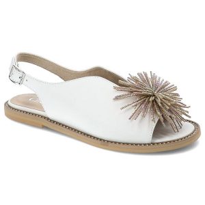 Białe Sandały Chebello Eleganckie Obuwie Damskie. Białe sandały CheBello, z aplikacjami, z materiału, bez obcasa, bez zapięcia. Za 389,00 zł.