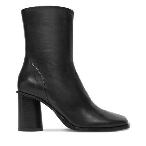 Botki GINO ROSSI. Czarne botki Gino Rossi, bez wzorów, bez obcasa, na słupku, bez zapięcia. Za 399,99 zł.