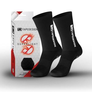Skarpetki Tape Design Allround Superlight. Czarne skarpetki TAPEDESIGN, bez wzorów. W wyprzedaży za 131,60 zł.