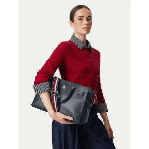 Torebka Tommy Hilfiger. Niebieskie torebki klasyczne TOMMY HILFIGER, bez wzorów, bez dodatków. Za 649,99 zł.