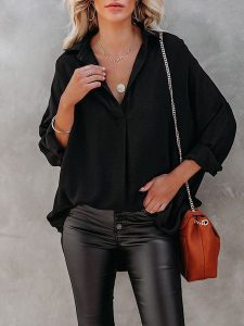 Milan Kiss Bluzka w kolorze czarnym rozmiar: M. Czarne bluzki Milan Kiss, m, bez wzorów, bez kołnierzyka, bez ramiączek. Za 130,99 zł.