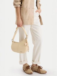 Badura Torebka CEO-LITA-DT26280-A Beżowy. Brązowe torebki klasyczne Badura, bez wzorów, ze skóry, bez dodatków. Za 219,99 zł.