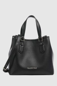 VALENTINO Czarna torebka Brixton. Czarne kuferki Valentino by Mario Valentino, bez wzorów, bez dodatków. W wyprzedaży za 479,99 zł.