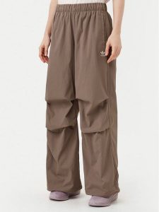 Adidas Spodnie dresowe Essentials Ripstop JD0783 Beżowy Loose Fit. Brązowe spodnie dresowe ADIDAS, xl, bez wzorów, z dresówki. Za 169,99 zł.