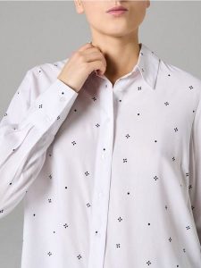 Koszula z wiskozy - Inny. Koszule Sinsay, l, bez wzorów, z wiskozy, bez kołnierzyka, bez ramiączek. Za 29,99 zł.