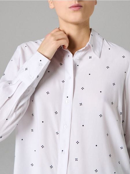 Koszula z wiskozy - Inny. Koszule Sinsay, l, bez wzorów, z wiskozy, bez kołnierzyka, bez ramiączek. Za 29,99 zł.