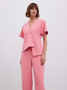 BGN Kamizelka w kolorze różowym rozmiar: 36. Różowe kamizelki BGN, z aplikacjami, bez kołnierzyka, bez ramiączek, bez kaptura. Za 100,99 zł.