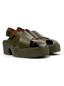 Camper Skórzane sandały "Billie" w kolorze khaki na obcasie rozmiar: 36. Brązowe sandały Camper, bez wzorów, z otwartym noskiem, bez obcasa, na koturnie, bez zapięcia. Za 304,99 zł.