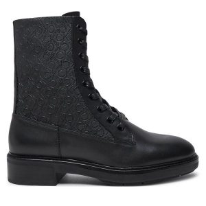 Trzewiki Calvin Klein. Czarne botki Calvin Klein, bez wzorów, bez obcasa, na płaskiej podeszwie, bez zapięcia. Za 549,99 zł.