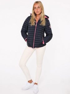 Zwillingsherz Kurtka pikowana "Maritim Patch" w kolorze granatowo-różowym rozmiar: M. Niebieskie kurtki Zwillingsherz, m, z aplikacjami, bez kaptura. Za 237,73 zł.