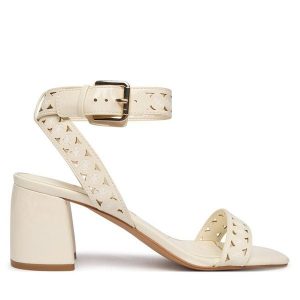 Sandały Guess. Białe sandały Guess, z aplikacjami, bez obcasa, na słupku, bez zapięcia. Za 589,99 zł.