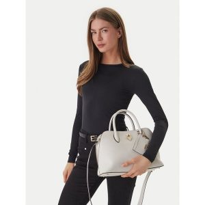 Torebka Guess. Brązowe kuferki Guess, z aplikacjami, bez dodatków. Za 584,99 zł.