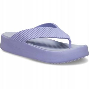 Japonki Dla Dorosłych Crocs Getaway Groove Platform Flip. Fioletowe klapki Crocs, bez wzorów, z materiału, bez obcasa. Za 191,99 zł.