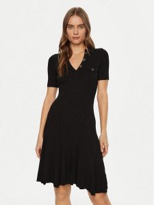 Guess Sukienka dzianinowa W5RK18 Z2U00 Czarny Regular Fit. Czarne kombinezony Guess, l, z aplikacjami, z dzianiny, bez kołnierzyka, bez ramiączek. Za 259,99 zł.