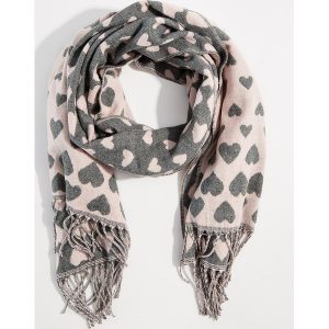 Szalik w serca z frędzlami - Różowy. Szaliki marki TRIBORD. W wyprzedaży za 19,99 zł.