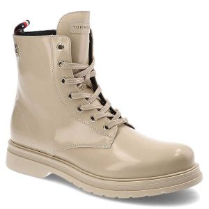 Beżowe Botki Tommy Hilfiger Modne Wygodne Buty Damskie. Brązowe botki TOMMY HILFIGER, bez wzorów, z materiału, bez obcasa, na płaskiej podeszwie, bez zapięcia. Za 429,00 zł.