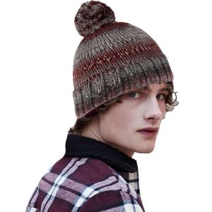 Damska Dzianinowa Czapka Frosty VI. Czarne czapki Regatta, bez wzorów, z dzianiny, eleganckie. Za 38,99 zł.