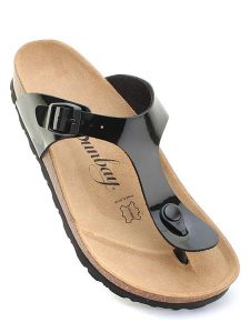 Sunbay Japonki "Camelia" w kolorze czarnym rozmiar: 40. Czarne klapki Sunbay, bez wzorów, z lakierowanej skóry, bez obcasa. Za 184,46 zł.