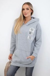 Bluza z kapturem z naszywkami szara. Szare bluzy KESI, l, z aplikacjami, z bawełny, z kapturem. Za 278,10 zł.