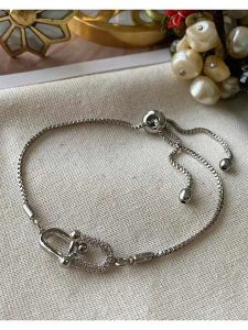 Luseera Pozłacana bransoletka z cyrkoniami rozmiar: onesize. Szare bransoletki Luseera, z cyrkonią, pozłacane. Za 39,99 zł.