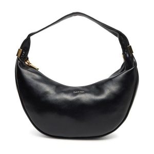 Torebka Calvin Klein. Czarne torebki klasyczne Calvin Klein, bez wzorów, bez dodatków. Za 269,99 zł.