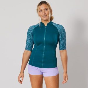 Top anty-UV do snorkelingu damski Subea z neoprenu 1,5 mm krótki rękaw. Czerwone topy SUBEA, s, bez wzorów, z elastanu, sportowe, bez kołnierzyka, bez ramiączek. Za 99,99 zł.