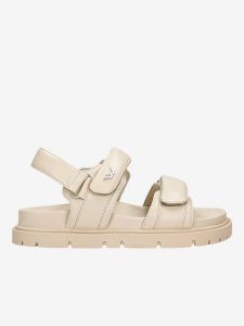 Wojas Skórzane sandały w kolorze beżowym rozmiar: 39. Brązowe sandały Wojas, bez wzorów, ze skóry, z otwartym noskiem, bez obcasa, na platformie, bez zapięcia. Za 283,45 zł.