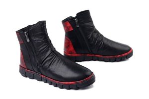 MANITU 990534-04 rot, botki damskie. Czarne botki Manitu, bez wzorów, bez obcasa, bez zapięcia. Za 352,67 zł.