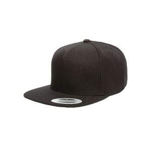 Czapka typu snapback Flexfit Premium. Czarne czapki FLEXFIT, bez wzorów. Za 137,50 zł.