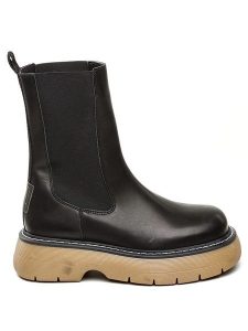 Steve Madden Skórzane sztyblety w kolorze czarnym rozmiar: 39. Czarne buty sportowe Steve Madden, bez wzorów, bez zapięcia. Za 168,46 zł.