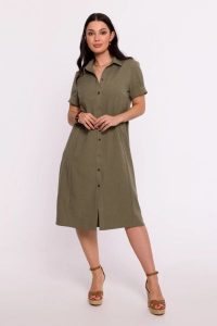 Sukienka koszulowa midi z kołnierzykiem zielona. Zielone sukienki Sukienki.shop, do pracy, na lato, m, bez wzorów, biznesowe, bez kołnierzyka, bez ramiączek, midi, koszulowe. Za 289,00 zł.