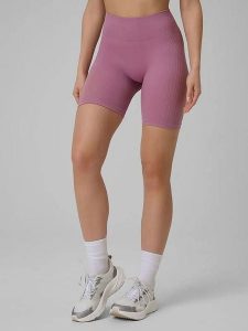 4F Szorty sportowe w kolorze jasnoróżowym rozmiar: M/L. Różowe spodenki sportowe 4f, l, bez wzorów, z materiału, z podwyższonym stanem, outdoorowe. Za 37,99 zł.