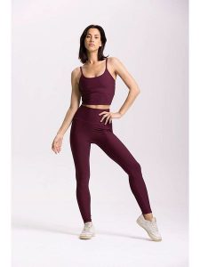 Onamaste Legginsy sportowe "Lotus" w kolorze bordowym rozmiar: S/M. Czerwone legginsy Onamaste, m, bez wzorów, z materiału, z podwyższonym stanem, outdoorowe. Za 109,52 zł.