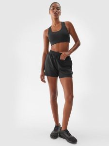 4F Spodenki treningowe szybkoschnące damskie - czarne M. Czarne spodenki sportowe 4f, m, bez wzorów, z dzianiny, z podwyższonym stanem, na fitness i siłownię. Za 99,99 zł.
