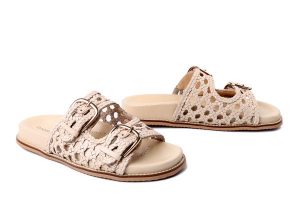 GIOSEPPO 79032 Ogunquit off-white, klapki damskie. Brązowe klapki Gioseppo, w ażurowe wzory, ze skóry, bez obcasa, na obcasie. Za 331,41 zł.