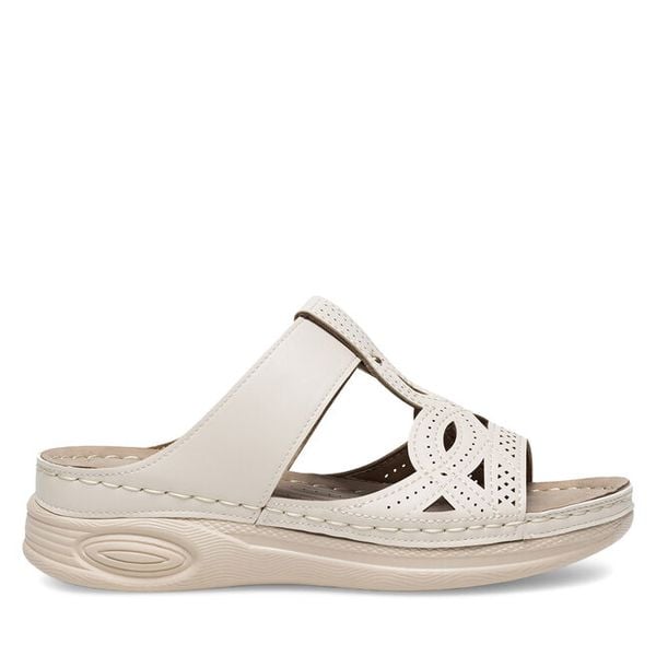 Klapki Clara Barson. Brązowe klapki Clara Barson, bez wzorów, bez obcasa. Za 89,99 zł.