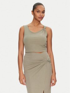 Guess Top W5GP22 KAQL2 Zielony Regular Fit. Zielone topy Guess, s, z aplikacjami, bez kołnierzyka, bez ramiączek. Za 142,00 zł.