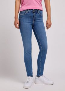 LEE DAMSKIE SPODNIE JEANSOWE FOREVERFIT INDIGO SPRINGS 112348936 L32S007972. Niebieskie jeansy Lee, bez wzorów, z jeansu. Za 229,99 zł.