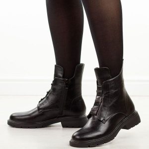 Czarne botki damskie Jezzi 2501-4. Czarne botki Jezzi, na jesień, bez wzorów, z jeansu, z okrągłym noskiem, bez obcasa, na płaskiej podeszwie, bez zapięcia. Za 239,00 zł.